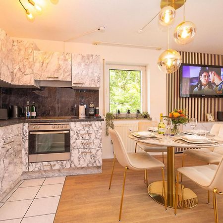 Luxx Home Bc, Zentral - Fuer 4 Personen - Balkon - Parken - Voll Ausgestattete Kueche Biberach an der Riss Bagian luar foto