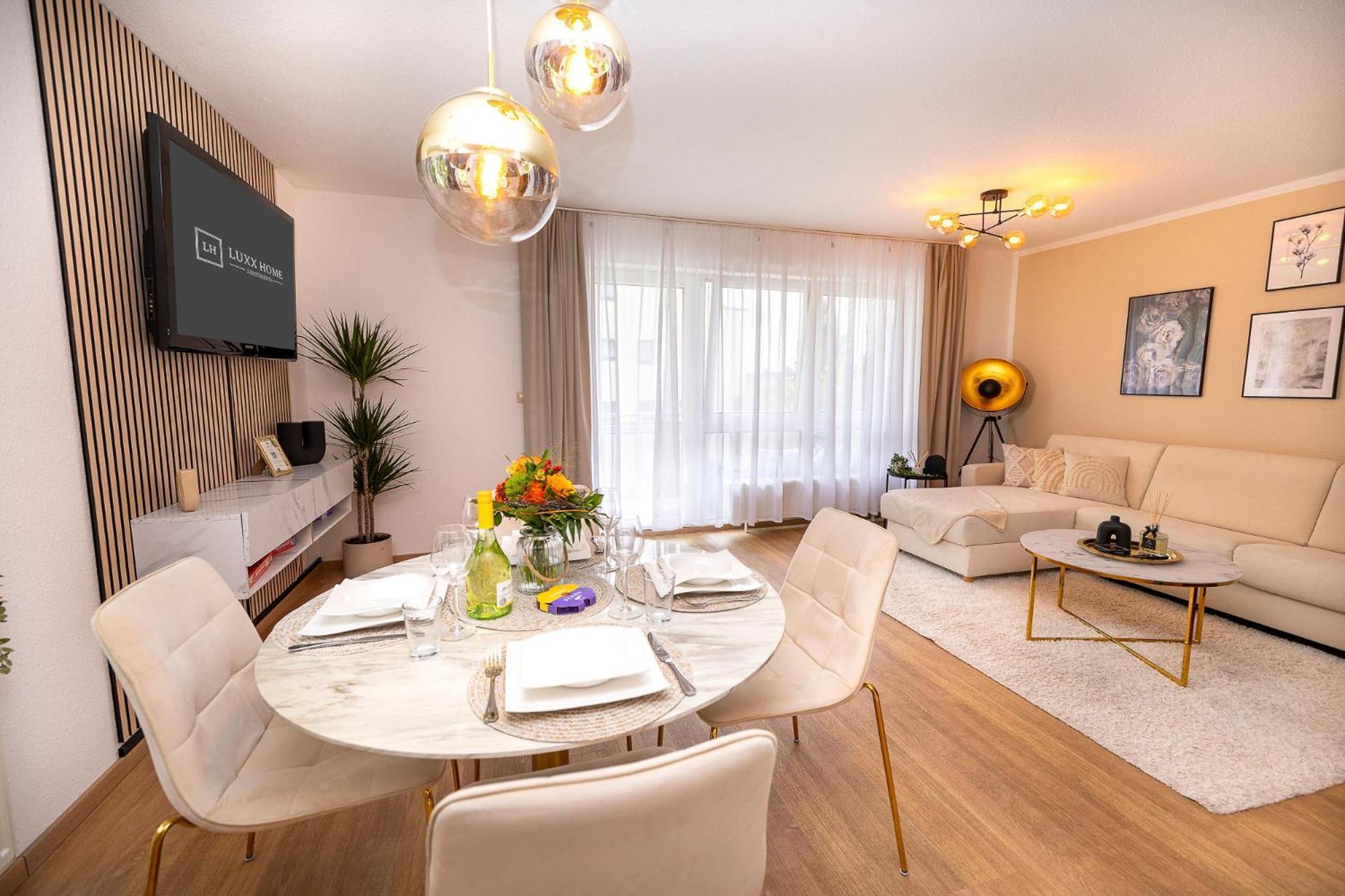 Luxx Home Bc, Zentral - Fuer 4 Personen - Balkon - Parken - Voll Ausgestattete Kueche Biberach an der Riss Bagian luar foto