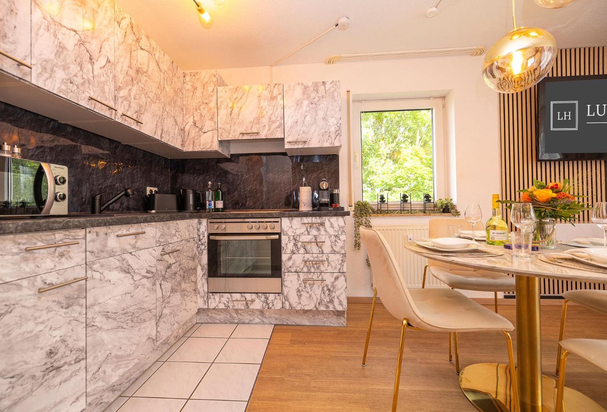 Luxx Home Bc, Zentral - Fuer 4 Personen - Balkon - Parken - Voll Ausgestattete Kueche Biberach an der Riss Bagian luar foto