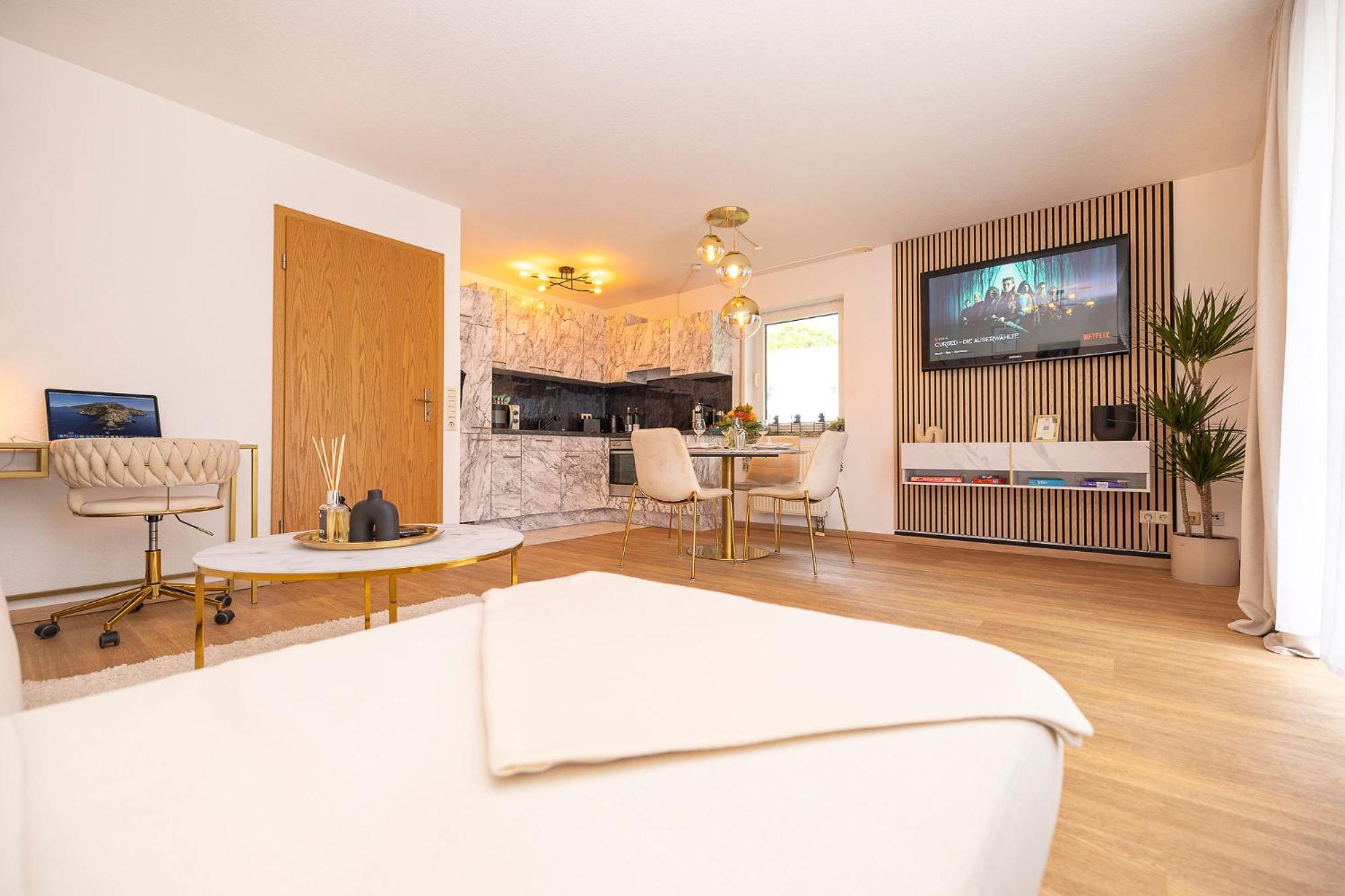 Luxx Home Bc, Zentral - Fuer 4 Personen - Balkon - Parken - Voll Ausgestattete Kueche Biberach an der Riss Bagian luar foto