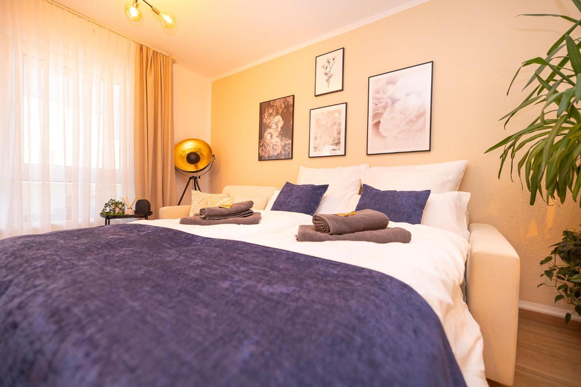 Luxx Home Bc, Zentral - Fuer 4 Personen - Balkon - Parken - Voll Ausgestattete Kueche Biberach an der Riss Bagian luar foto