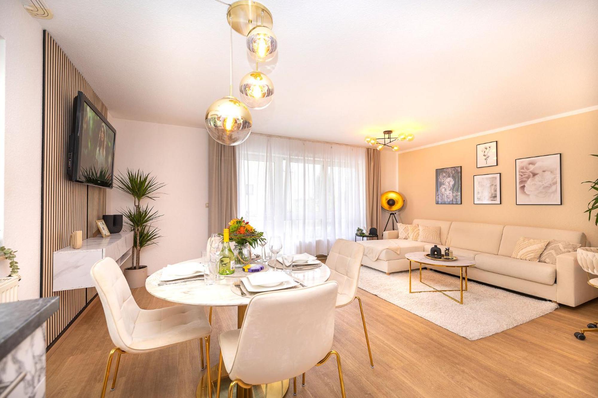 Luxx Home Bc, Zentral - Fuer 4 Personen - Balkon - Parken - Voll Ausgestattete Kueche Biberach an der Riss Bagian luar foto